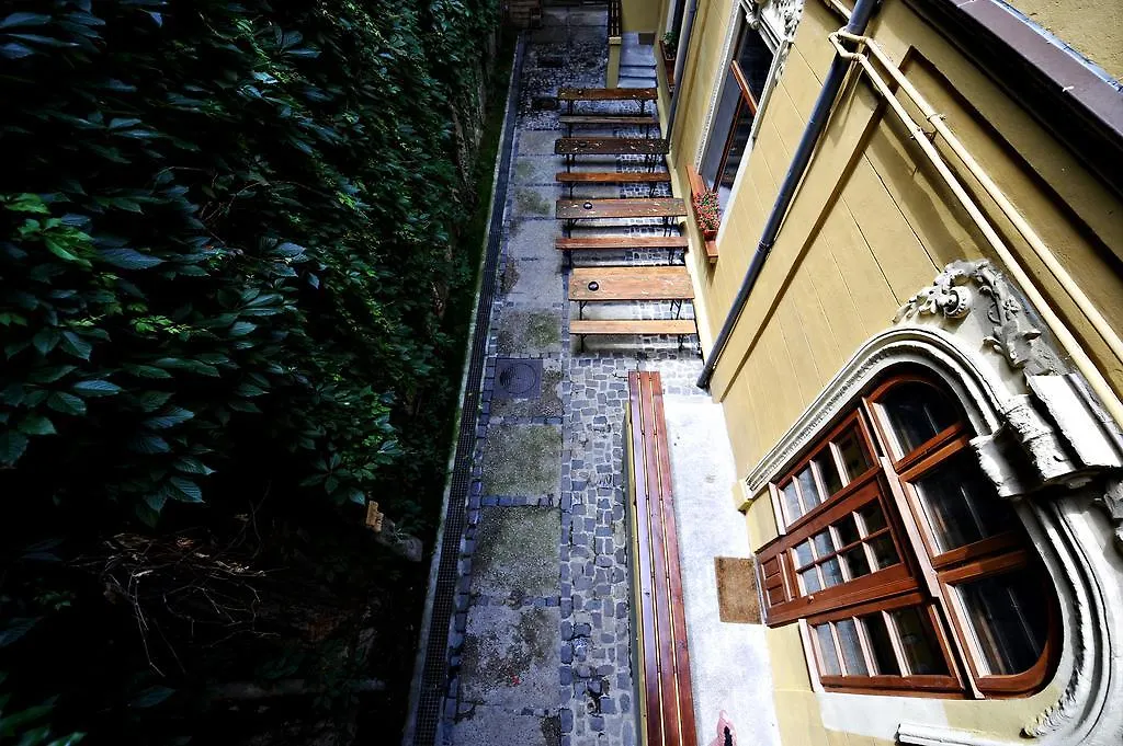 Auberge de jeunesse Podstel Umbrella à Bucarest